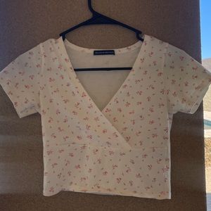 Brandy Melville cropped floral top